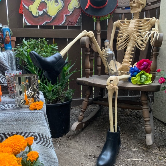 Boots - Picture 2 of 9